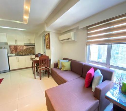 Comfy and Cozy 2BR Condo in BGC with WiFi and Netflix