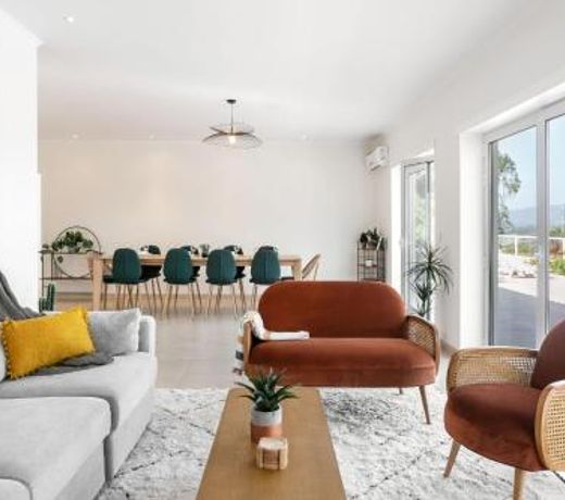 Casa Amarela by LovelyStay