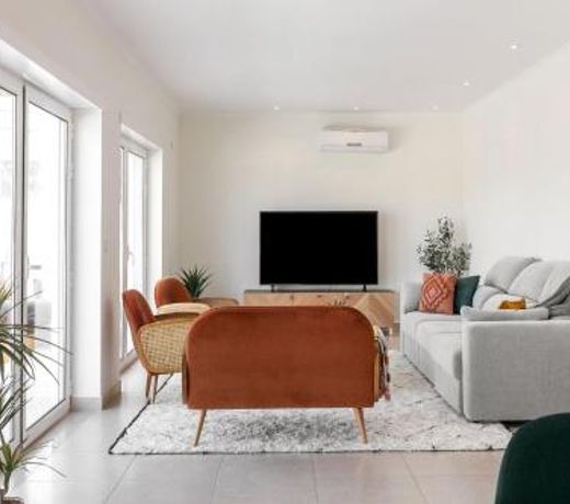 Casa Amarela by LovelyStay