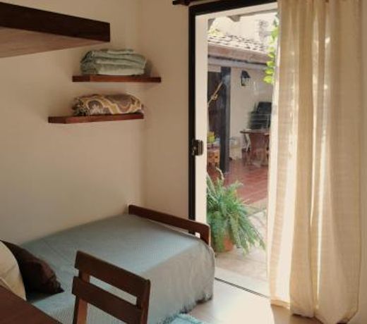 HabitaciÃ³n con baÃ±o privado, Violeta Roga