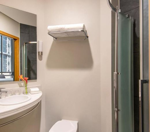 ibis Doha