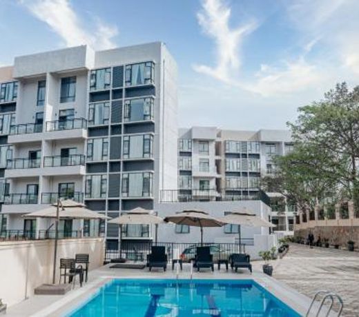 Elizabeth Golf Apartment