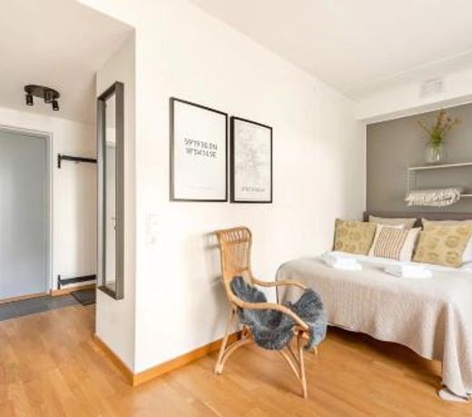Luxury Business Studio Apartment - Garden View