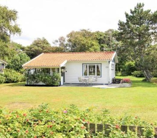 Nice home in SkummeslÃ¶vsstrand with 2 Bedrooms