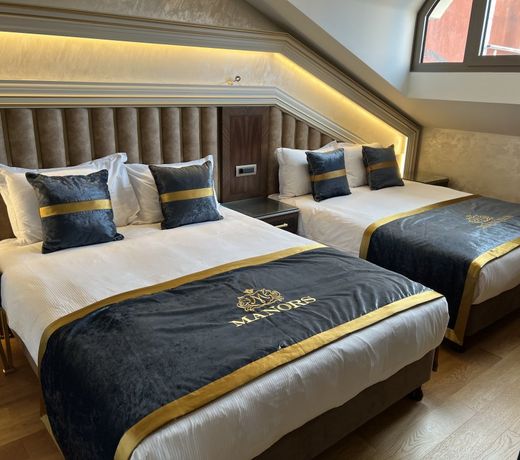 MANORS HOTEL