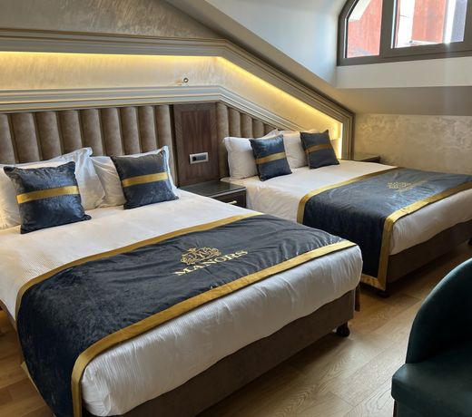 MANORS HOTEL