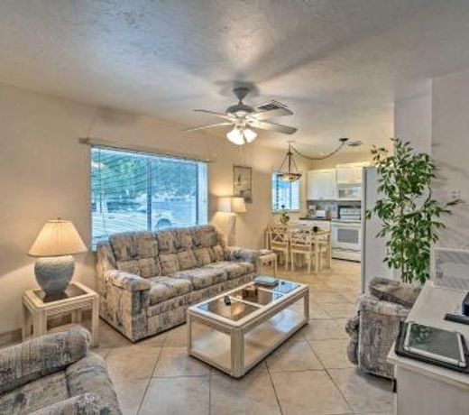 Updated Apartment Walking Distance to Venice Beach