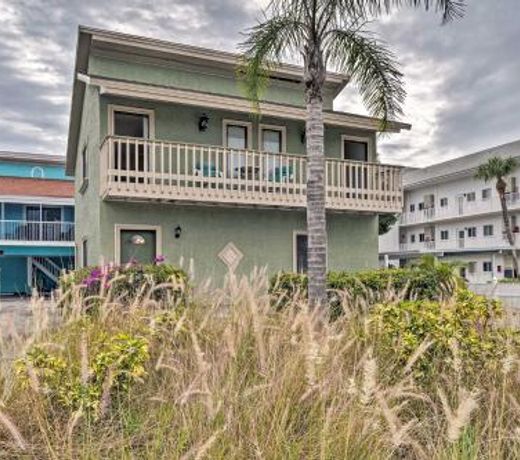 Updated Apartment Walking Distance to Venice Beach