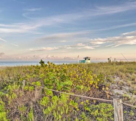 Updated Apartment Walking Distance to Venice Beach