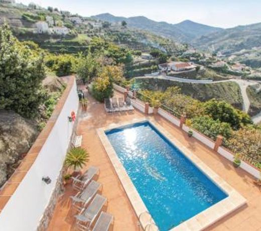 Stunning home in Canillas de Albaida with Jacuzzi, WiFi and Outdoor swimming pool