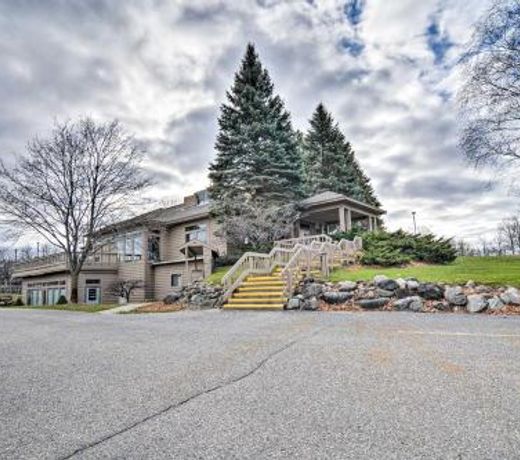Cozy Bellaire Condo with Balcony - 3 Mi to Skiing!