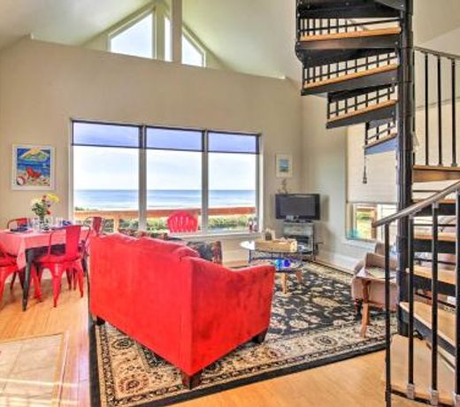 Oceanfront Cottage with Deck and Secluded Beach Access!