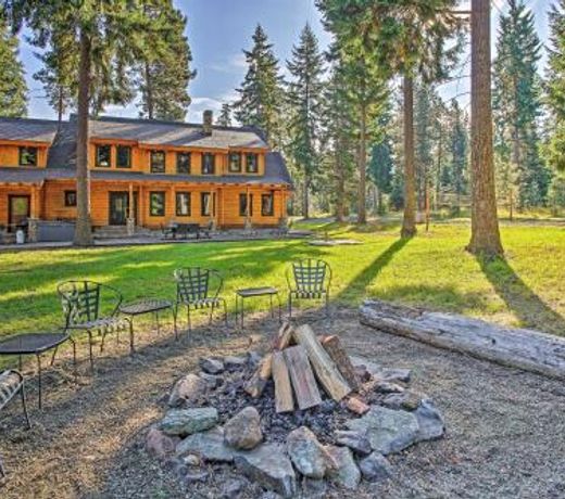 Luxury Lodge Hot Tub, Snowmobiling and ATV Access!