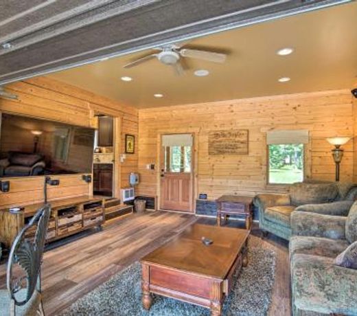 Luxury Lodge Hot Tub, Snowmobiling and ATV Access!