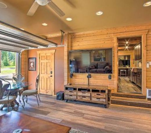 Luxury Lodge Hot Tub, Snowmobiling and ATV Access!