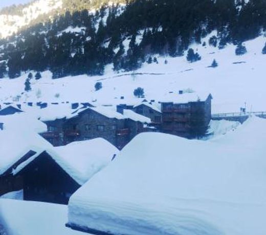 Casita de madera a Peu del Riu Incles - Sol y Nieve - Parking incluido