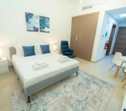 Newly Furnished Studio APT- Easy Access to Metro