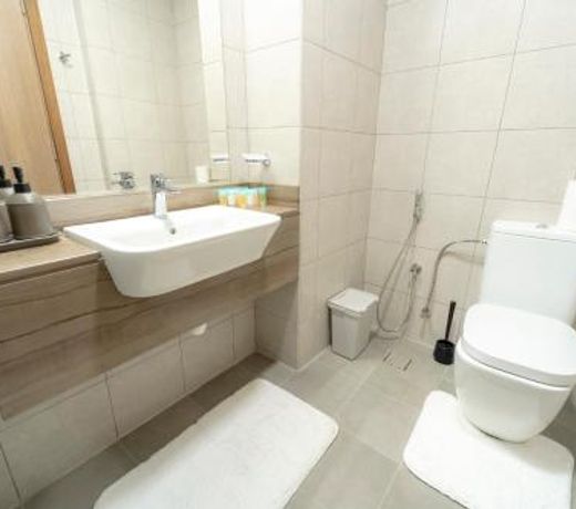 Newly Furnished Studio APT- Easy Access to Metro