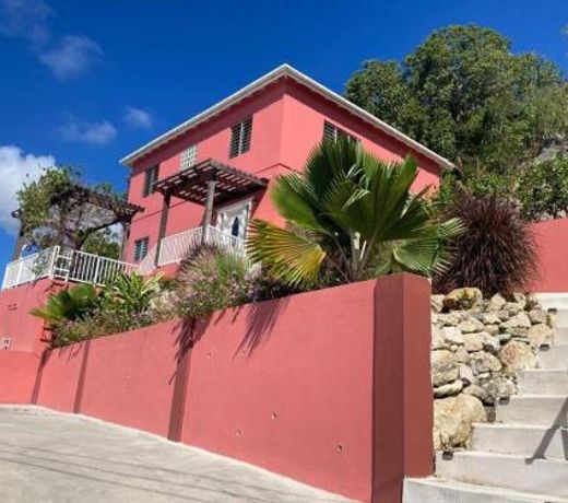 Cheerful 3 bedroom house on the hillside