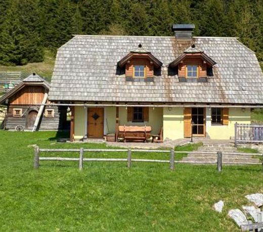 Lachtalhutte