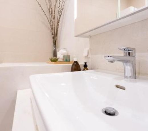 Dream Apartment - central and quiet with AC and free parking garage