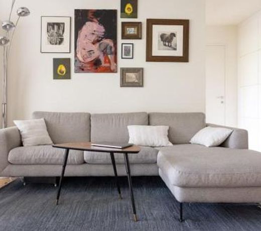 Dream Apartment - central and quiet with AC and free parking garage