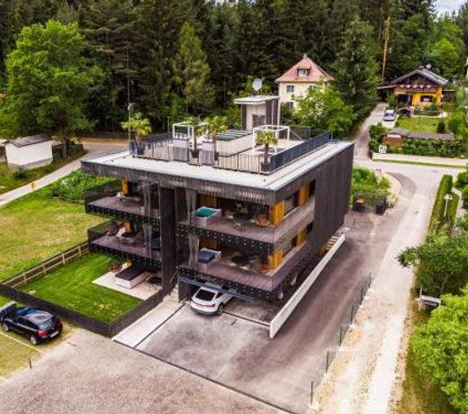 Merlrose Apartments
