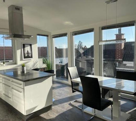 Cozy Apartment next Outlet Center & Airport with Pool & Garden