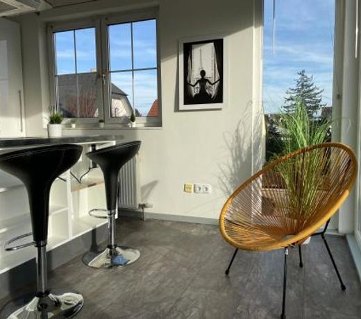 Cozy Apartment next Outlet Center & Airport with Pool & Garden