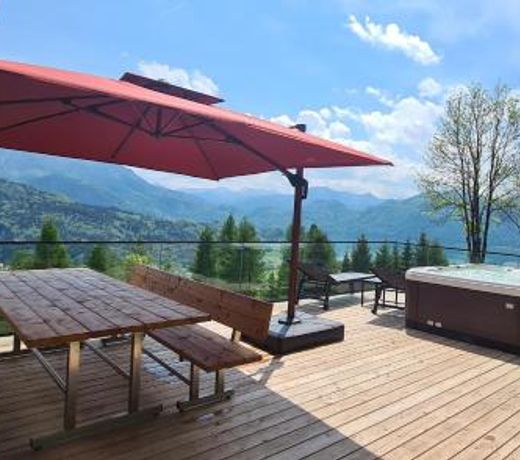 Ruhige Bergvilla in Alleinlage am Mondsee mit Seeblick Bergblick und Whirlpool
