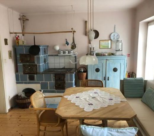 Haus in Anif bei Salzburg mit Sauna und Garten mit Badeteich