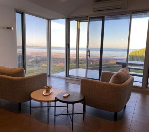 Bayview Retreat - Esplanade home w wifi