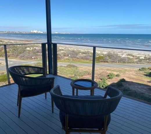 Bayview Retreat - Esplanade home w wifi