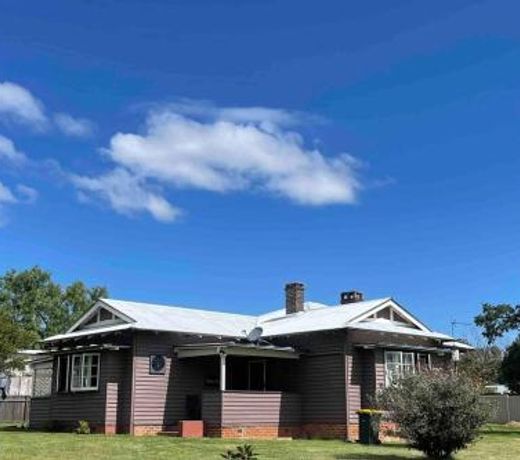 The Brown House Tenterfield