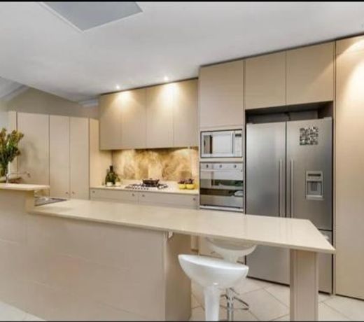 Luxury Retreat Home - 4bed House w/Parking - Mins from CBD