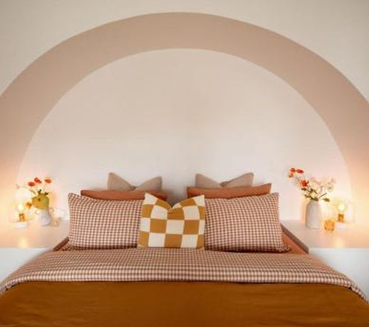 Luxury hideaway holiday unit in CBD