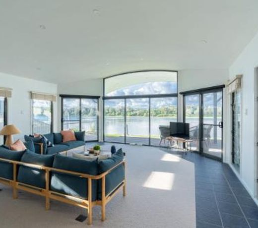 Absolute waterfront beach house