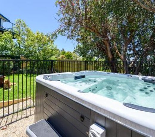 Ocean & Country Views, Spa, Pets Welcome, Fireplace - Your Ocean Oasis 10 minutes to Phillip Island