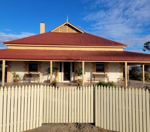 Sunset Ridge Accommodation -Rockville Homestead