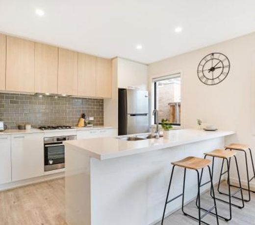 KOZYGURU Greenvale VIC Roomy Charming 7 Bed House + Free Parking VGR021