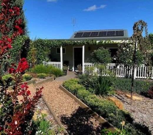 Hidden Gem ~ Luxury Cottage near Lake Daylesford