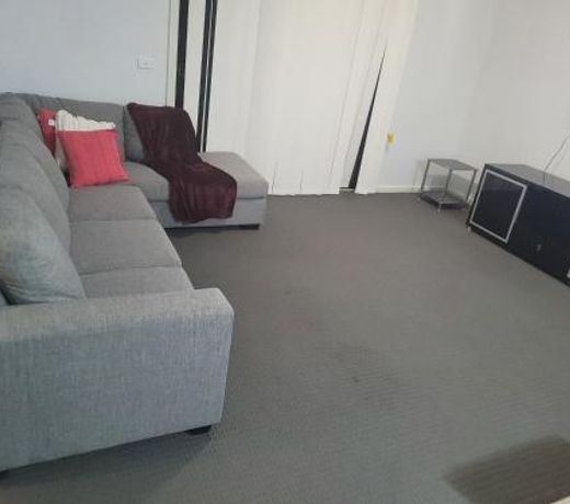 Cheerful 4 bedroom place near the beach.