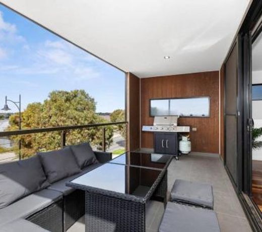 Bayview Luxe- Sleeping 14, Pet Friendly, Views- 4 bedroom, lounge with sofa beds