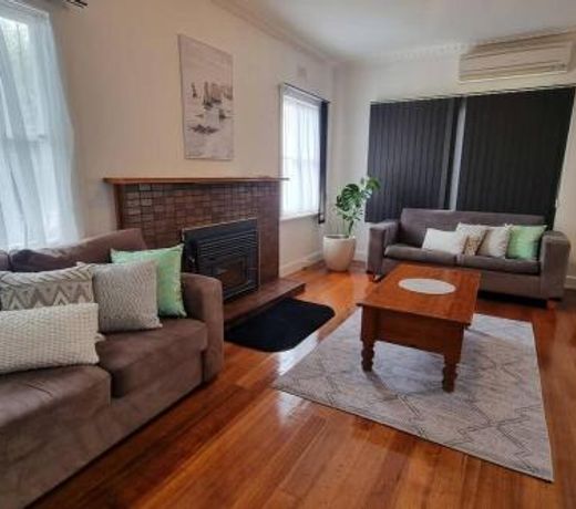 3 bedroom Art Deco home with modern features