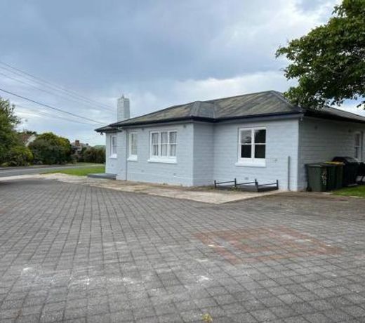 3 bedroom Art Deco home with modern features