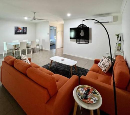 Lux in Bundy - Wifi, AC, Netflix and comfort