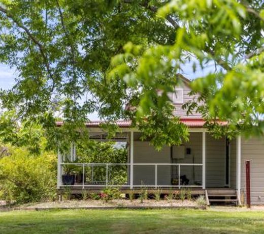 4 Bedroom Farm Cottage on the Bellinger River