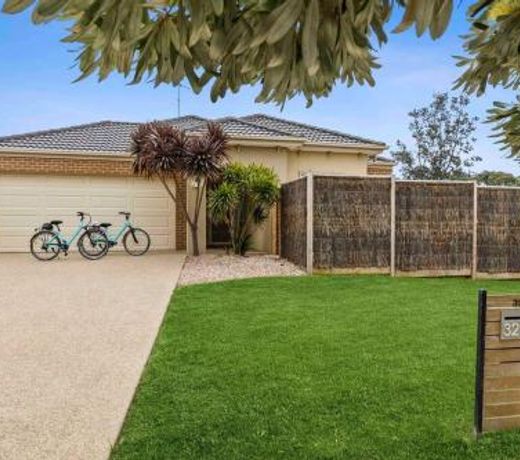 Corymbia Barwon Heads Modern Family Getaway!