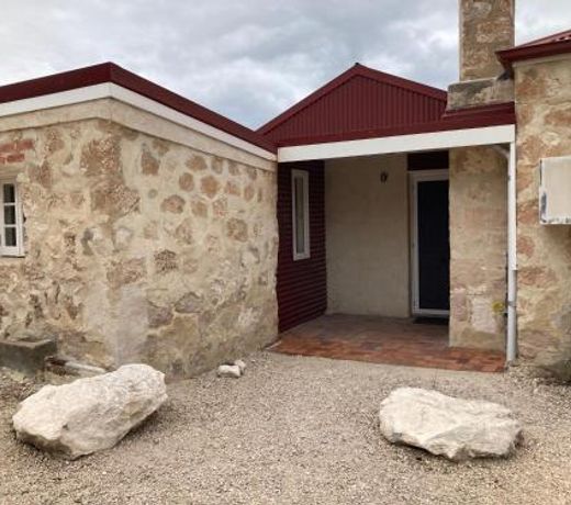 Mallee Lodge - Dhilba Guuranda-Innes National Park