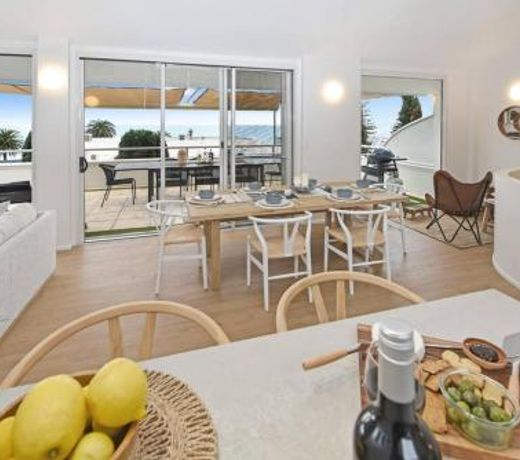 Seacliff Beach Retreat Lux, Modern, Seaviews, 3BR, Balcony